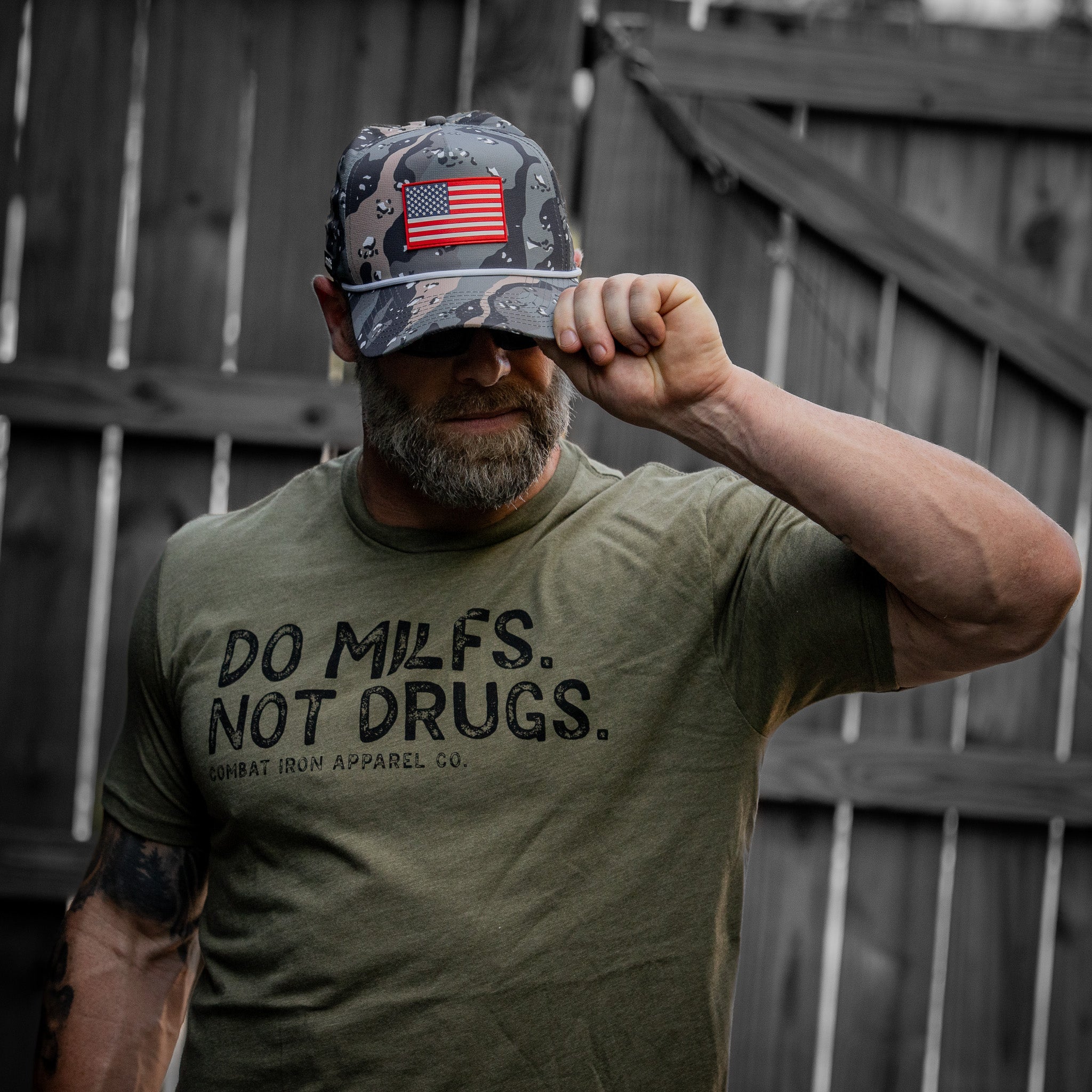 Do Milfs. Not Drugs. Men's T-Shirt
