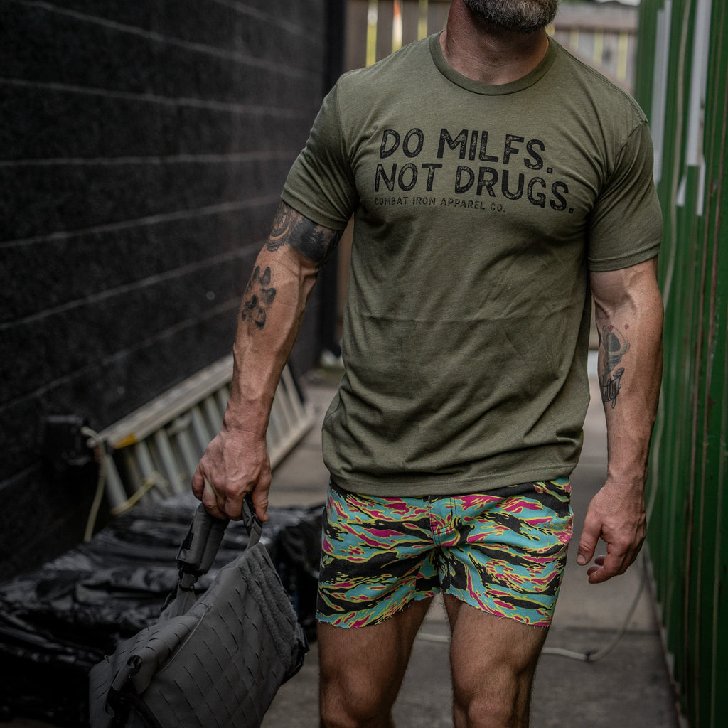 Do Milfs. Not Drugs. Men's T-Shirt