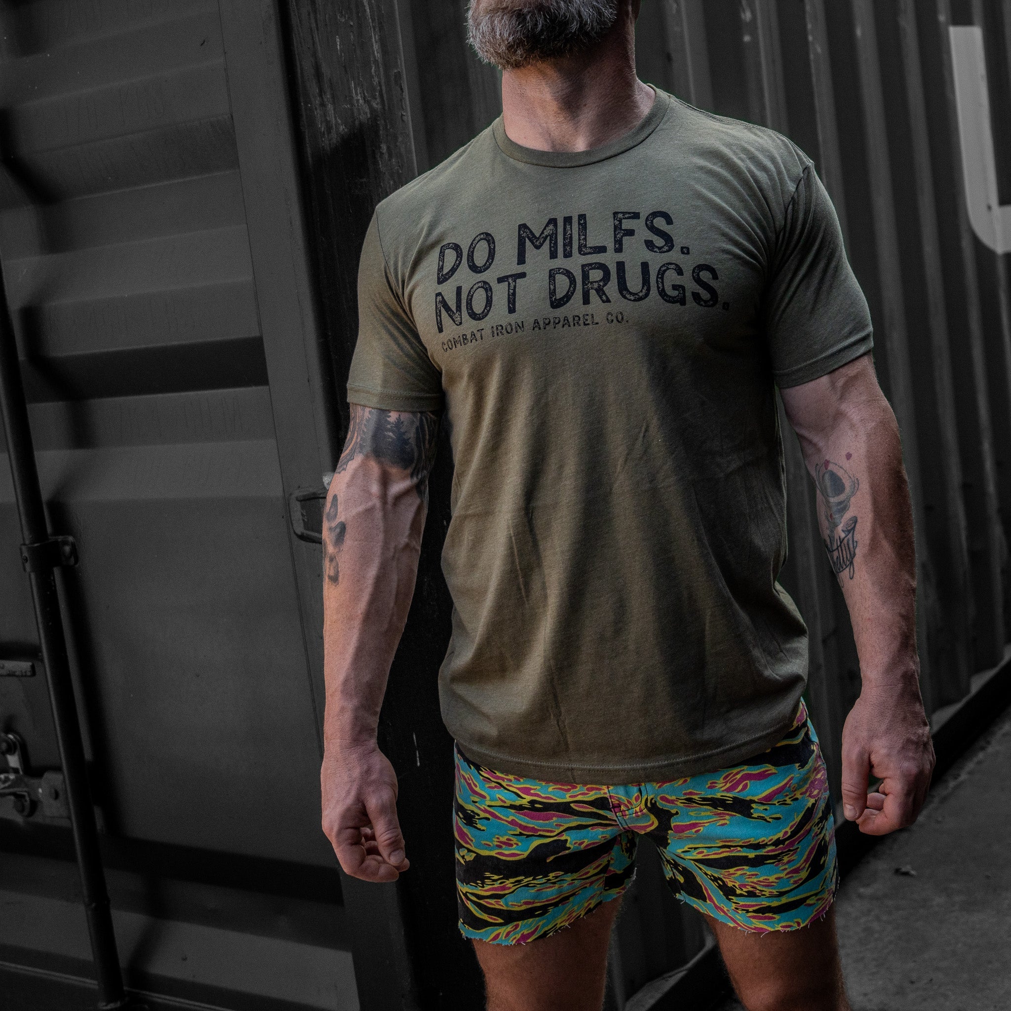 Do Milfs. Not Drugs. Men's T-Shirt