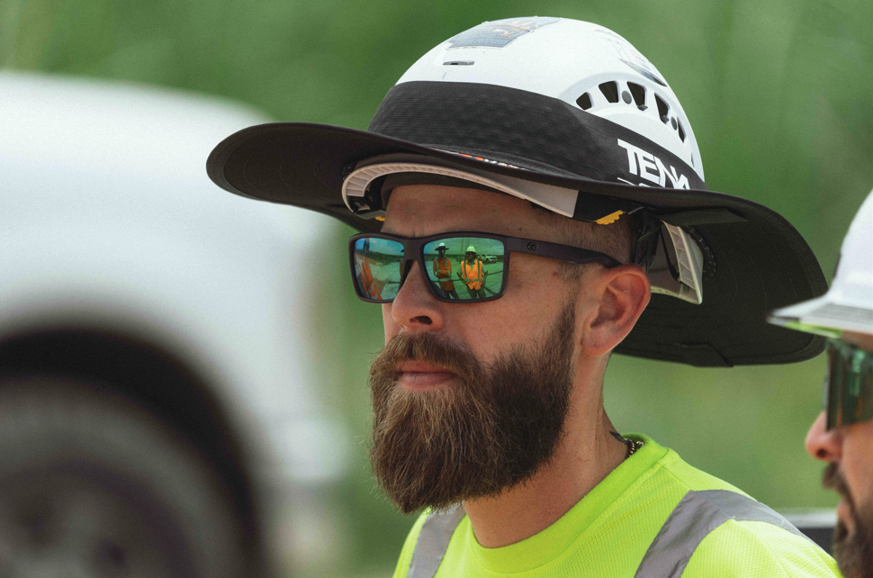 The Cowboy Hard Hat Sun Shade Visor – Water-Resistant Worksite Visor for Full Brim & Kask Hard Hats